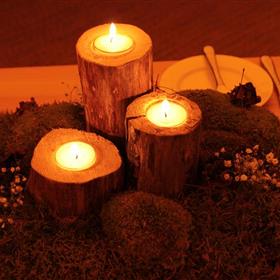 fwthumbRustic trunk candles in bed of tectured moss (2).jpg